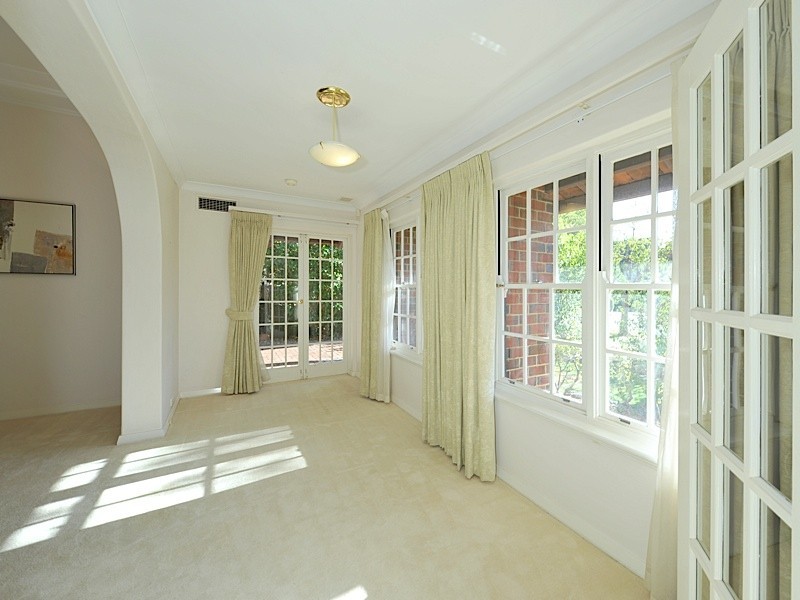 22 Hobbs Avenue, Dalkeith WA 6009