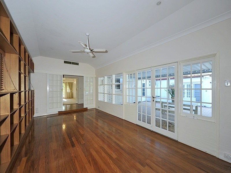 22 Hobbs Avenue, Dalkeith WA 6009