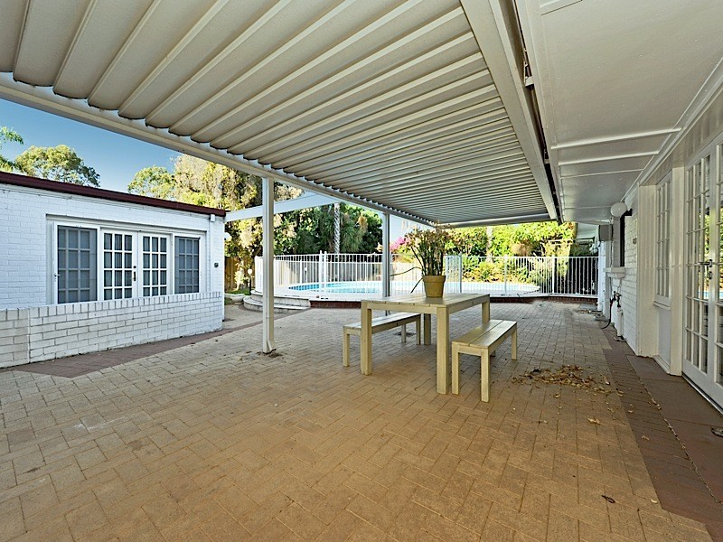 22 Hobbs Avenue, Dalkeith WA 6009