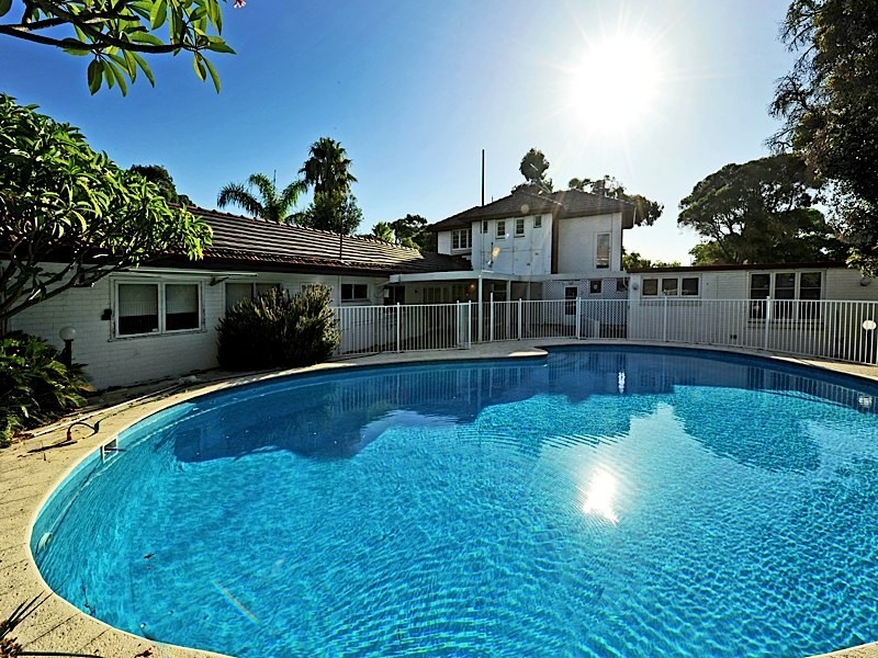 22 Hobbs Avenue, Dalkeith WA 6009