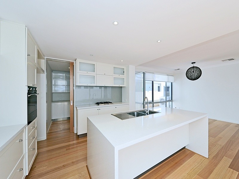 42 Breaksea Drive, North Coogee WA 6163