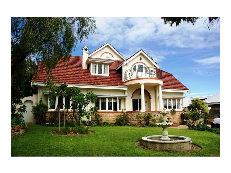 6 Irvine Street, Peppermint Grove WA 6011