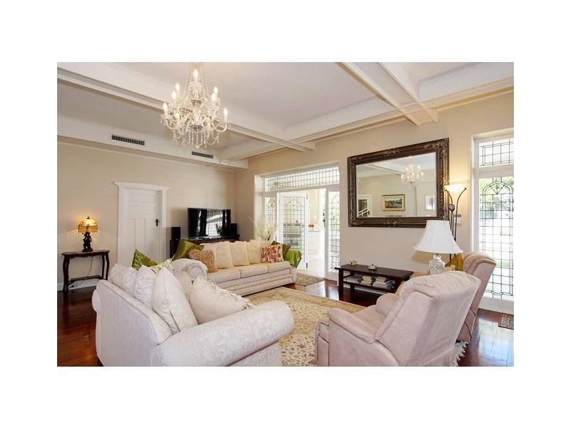 6 Irvine Street, Peppermint Grove WA 6011