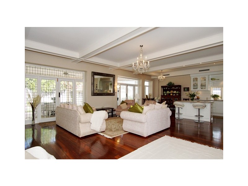 6 Irvine Street, Peppermint Grove WA 6011