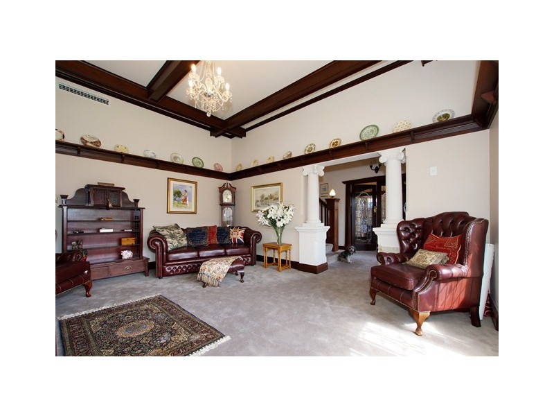 6 Irvine Street, Peppermint Grove WA 6011