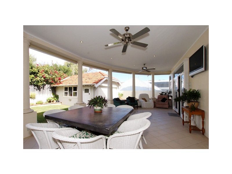 6 Irvine Street, Peppermint Grove WA 6011