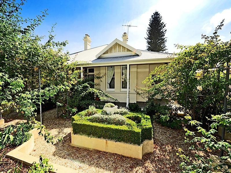 11 Irvine Street, Peppermint Grove WA 6011