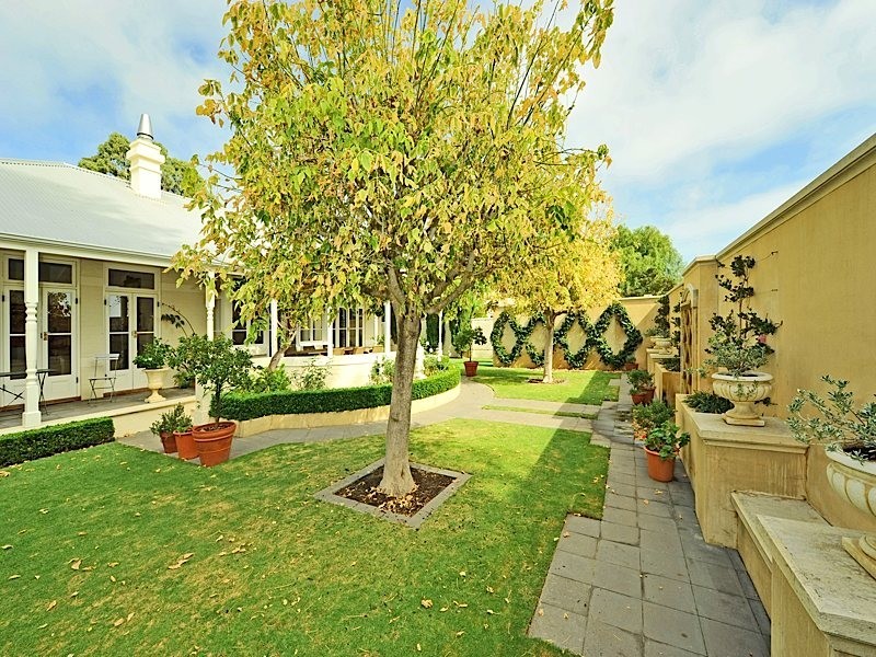 11 Irvine Street, Peppermint Grove WA 6011