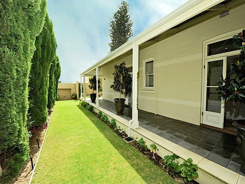 11 Irvine Street, Peppermint Grove WA 6011