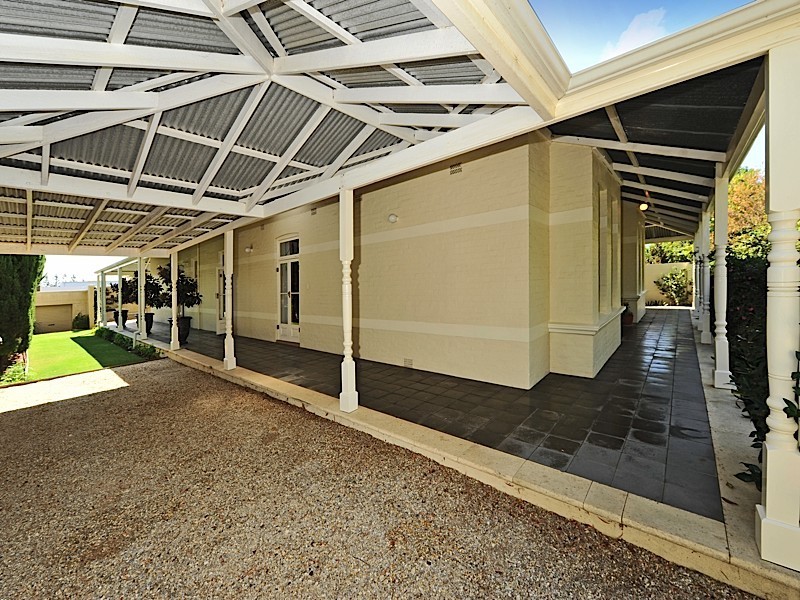 11 Irvine Street, Peppermint Grove WA 6011
