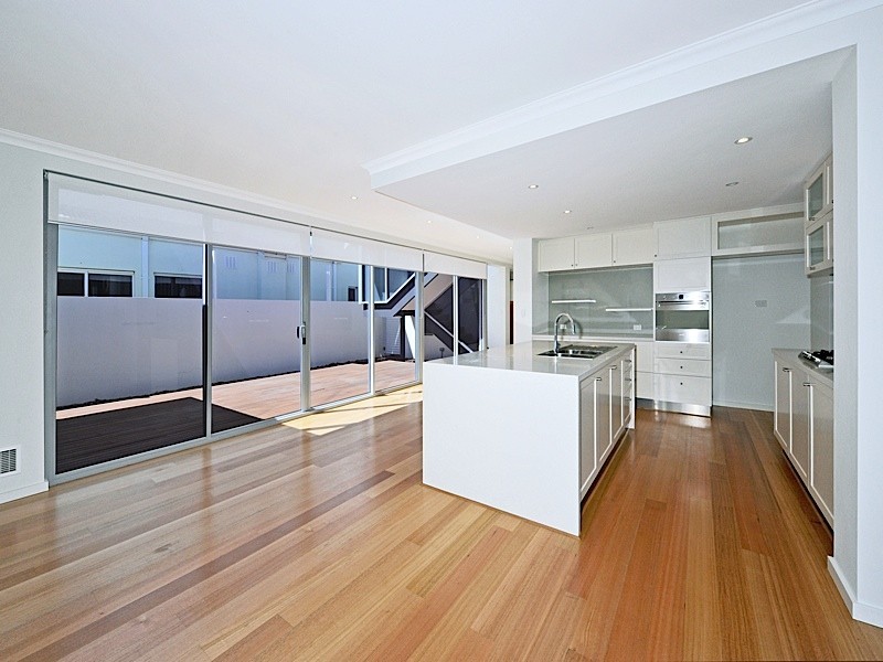 42 Breaksea Drive, North Coogee WA 6163