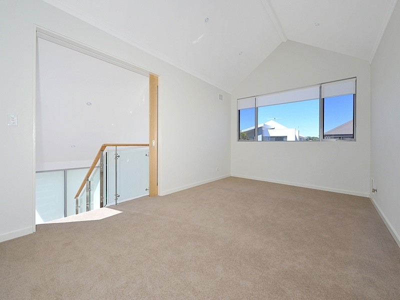 42 Breaksea Drive, North Coogee WA 6163