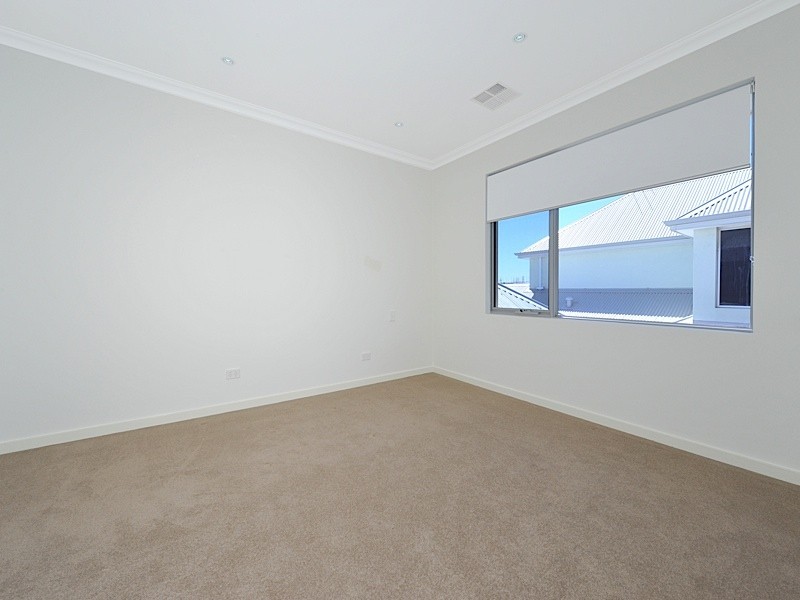 42 Breaksea Drive, North Coogee WA 6163