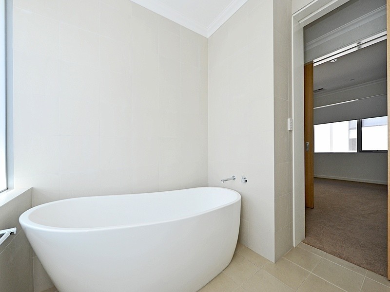 42 Breaksea Drive, North Coogee WA 6163