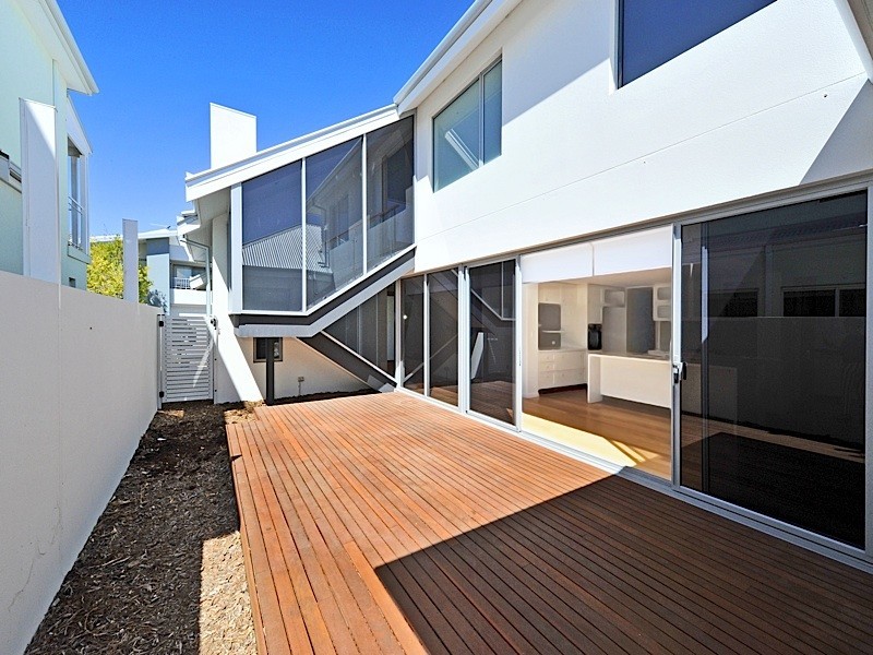 42 Breaksea Drive, North Coogee WA 6163