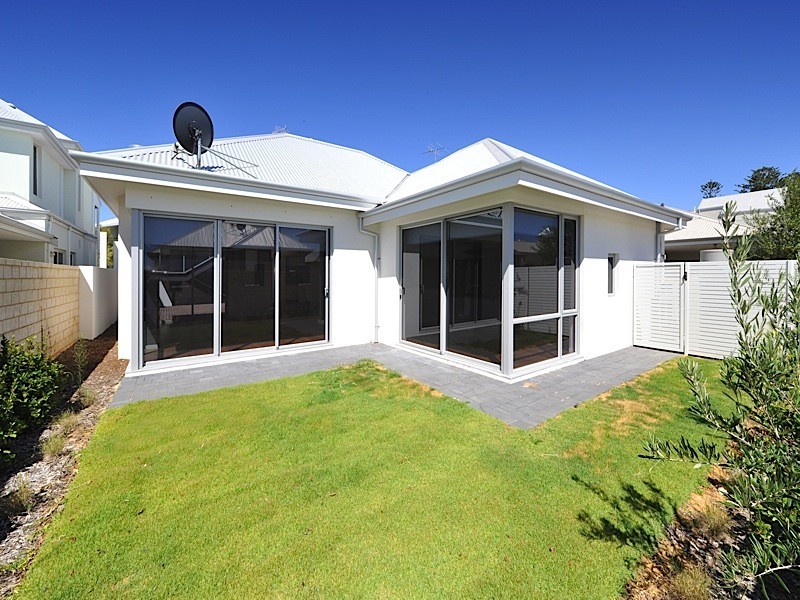 42 Breaksea Drive, North Coogee WA 6163