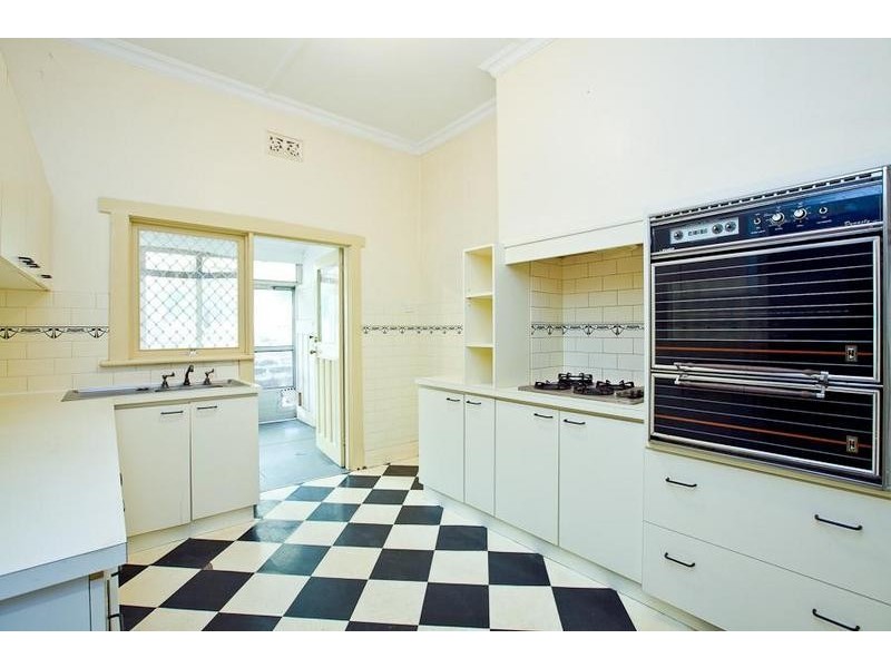 40 Tenth Avenue, Inglewood WA 6052