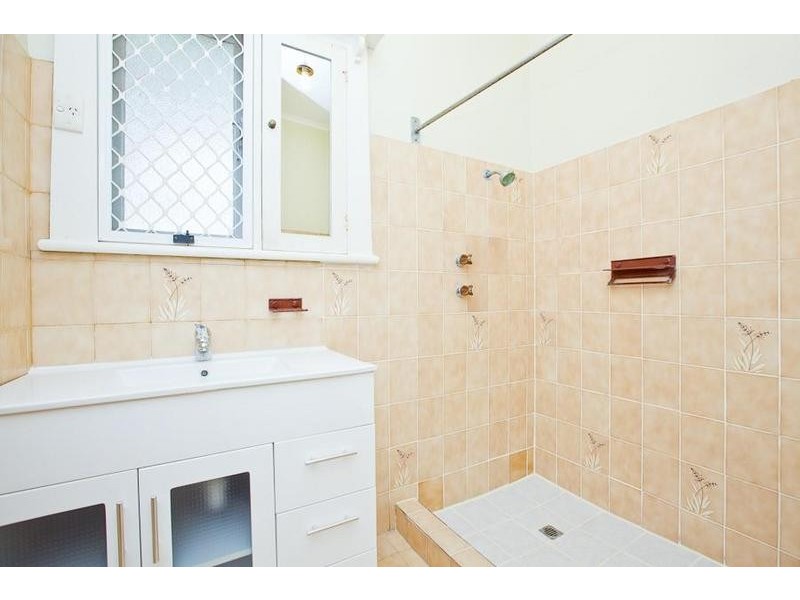 40 Tenth Avenue, Inglewood WA 6052