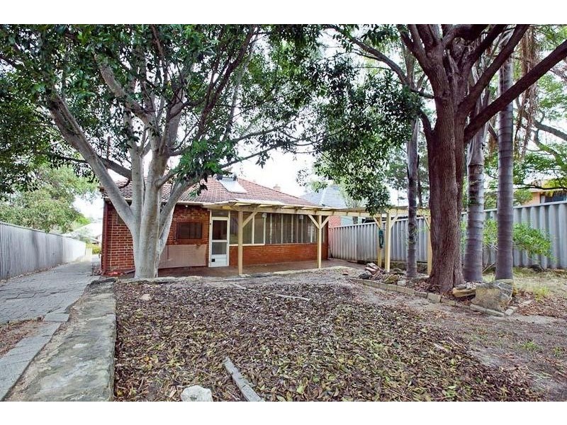 40 Tenth Avenue, Inglewood WA 6052