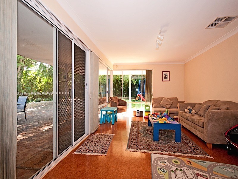 15 Minora Road, Dalkeith WA 6009