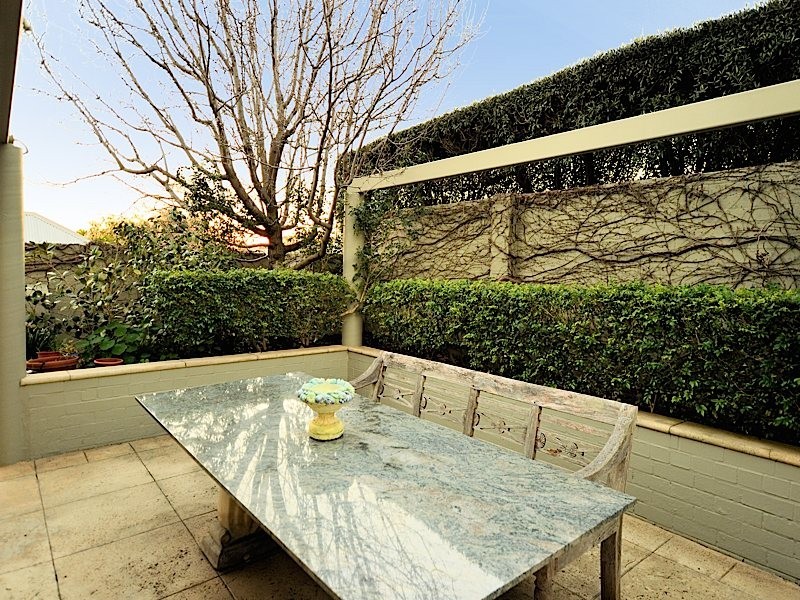 2 Reeve Street, Swanbourne WA 6010