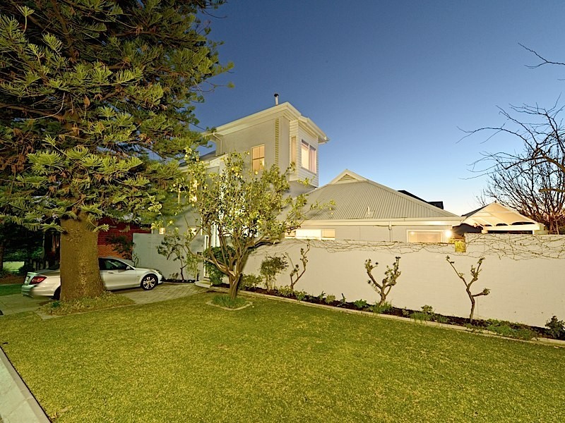 2 Reeve Street, Swanbourne WA 6010