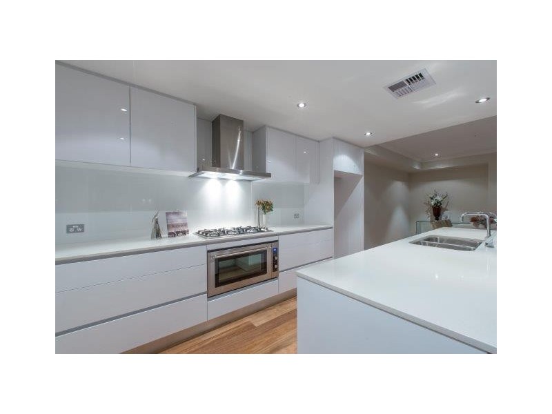 11 Loneragan Street, Nedlands WA 6009