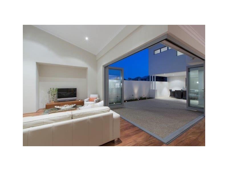 11 Loneragan Street, Nedlands WA 6009