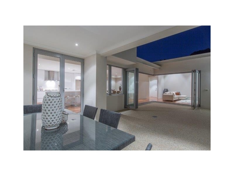 11 Loneragan Street, Nedlands WA 6009