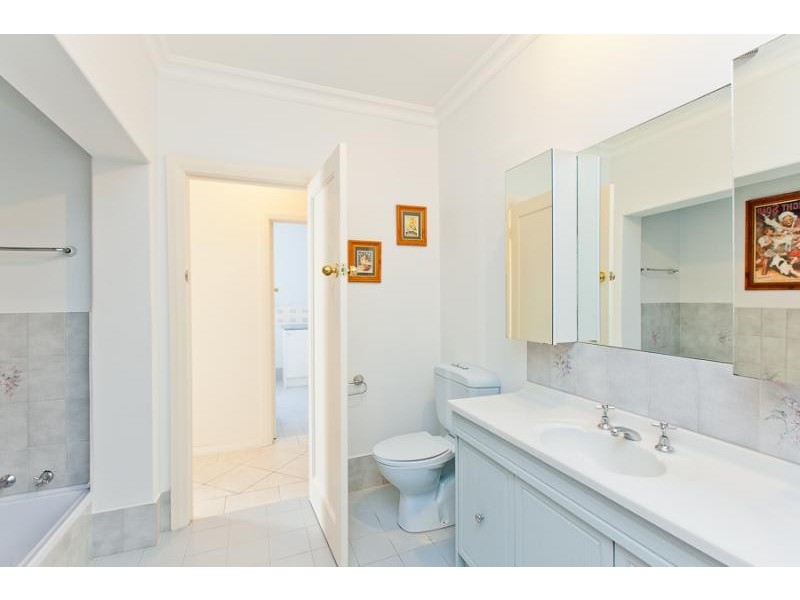 17A Bindaring Parade, Claremont WA 6010