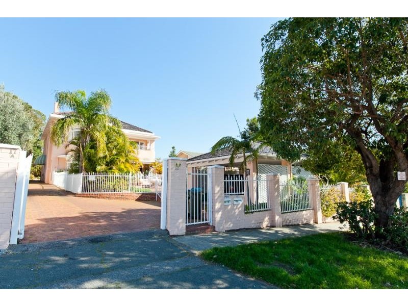 17A Bindaring Parade, Claremont WA 6010