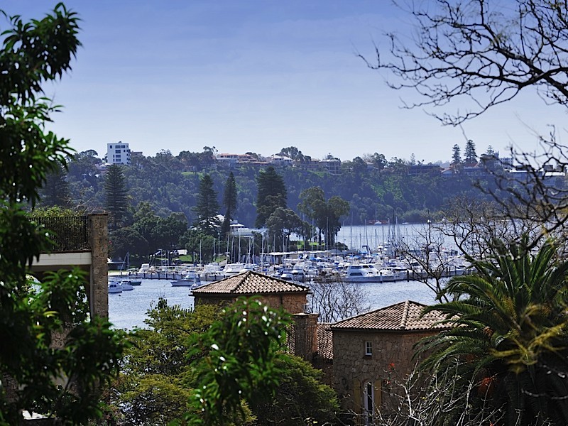 2 The Coombe, Mosman Park WA 6012