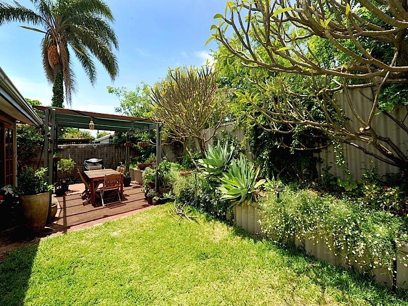 2/111 Monument Street, Mosman Park WA 6012