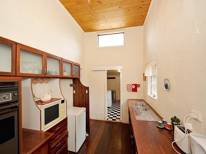 11 South Street, York WA 6302