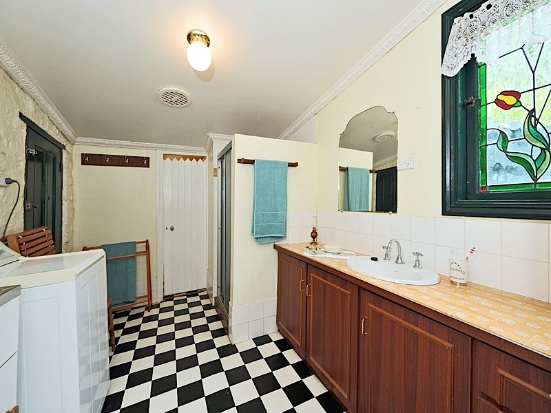 11 South Street, York WA 6302