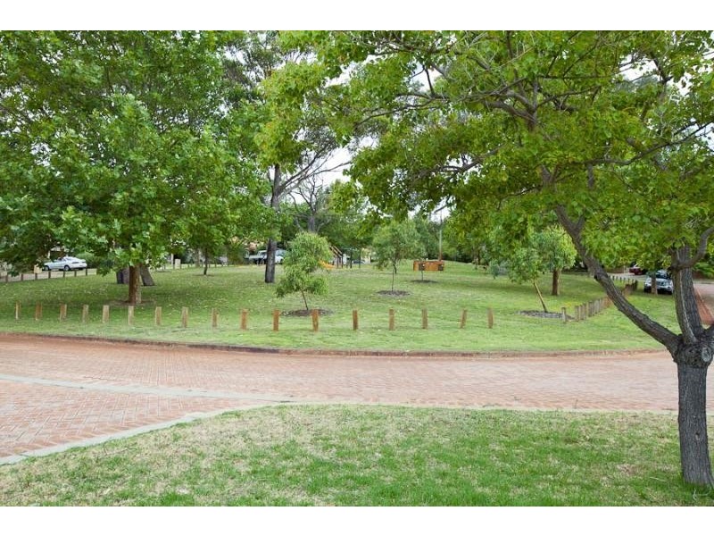 10 Cottonwood Place, O’connor WA 6163