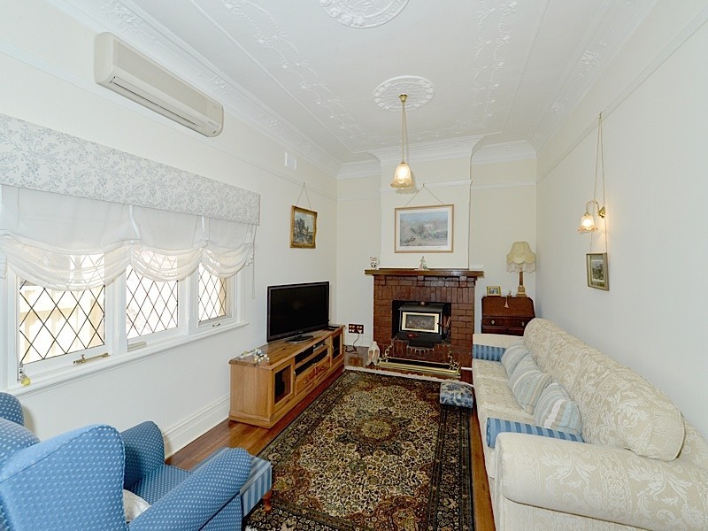 133 Curtin Avenue, Cottesloe WA 6011