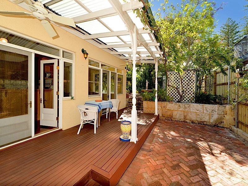 133 Curtin Avenue, Cottesloe WA 6011