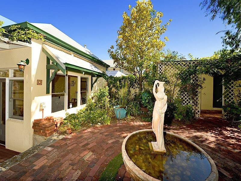 133 Curtin Avenue, Cottesloe WA 6011