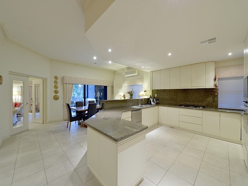 11 Lambeth Mews, Mount Claremont WA 6010