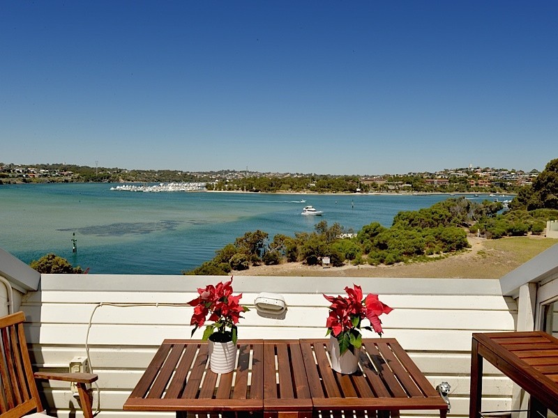 2/51 Rule Street, North Fremantle WA 6159