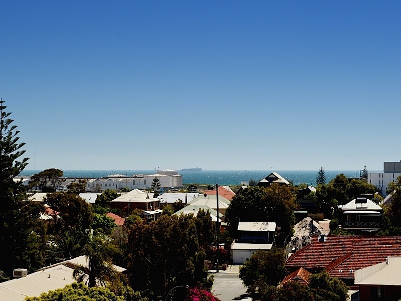 2/51 Rule Street, North Fremantle WA 6159