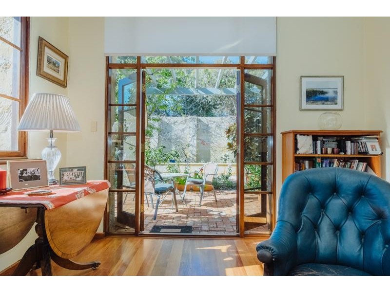 8B James Road, Swanbourne WA 6010