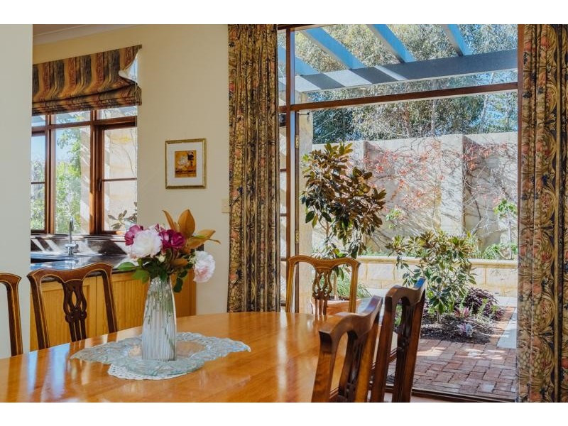 8B James Road, Swanbourne WA 6010