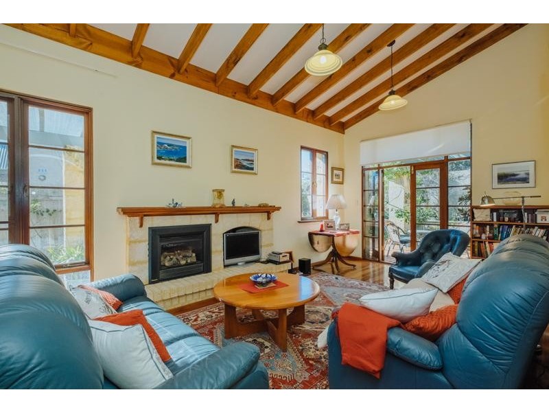 8B James Road, Swanbourne WA 6010