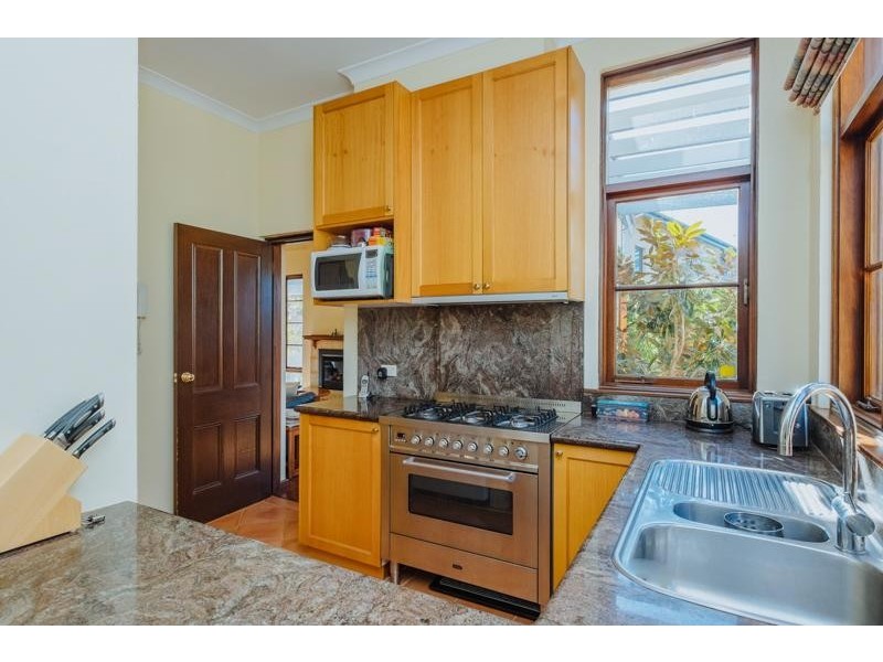 8B James Road, Swanbourne WA 6010