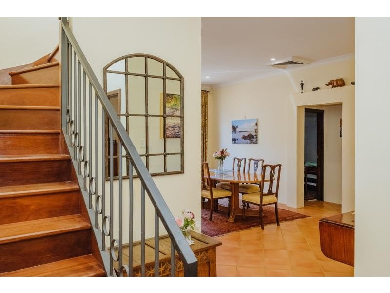 8B James Road, Swanbourne WA 6010