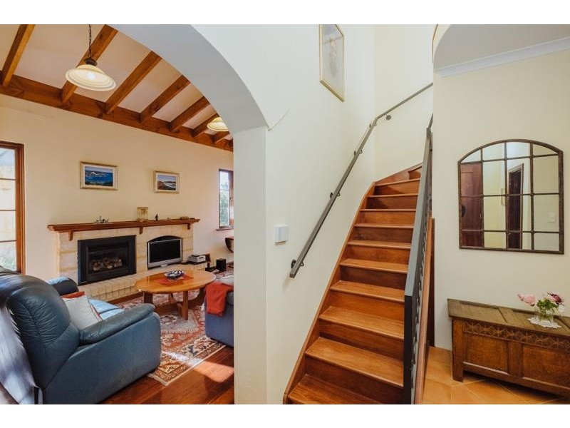 8B James Road, Swanbourne WA 6010