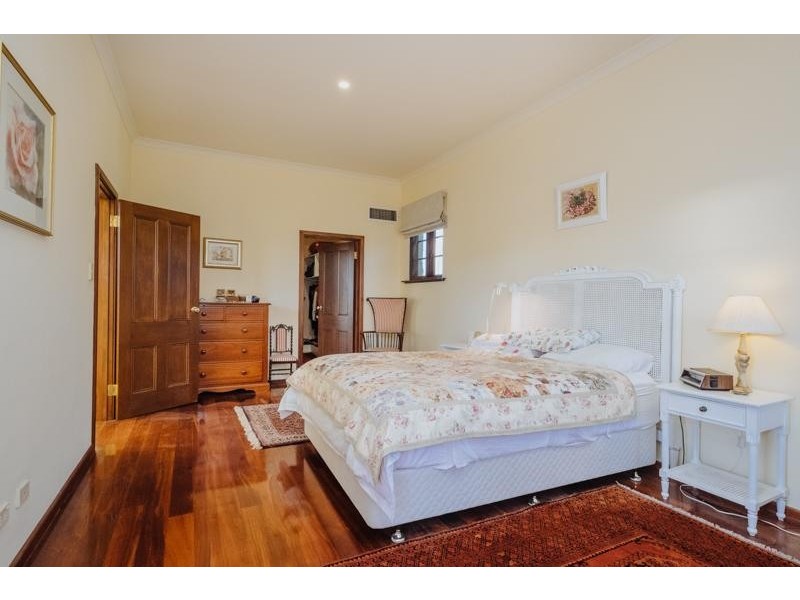 8B James Road, Swanbourne WA 6010