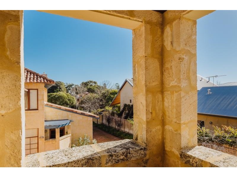 8B James Road, Swanbourne WA 6010